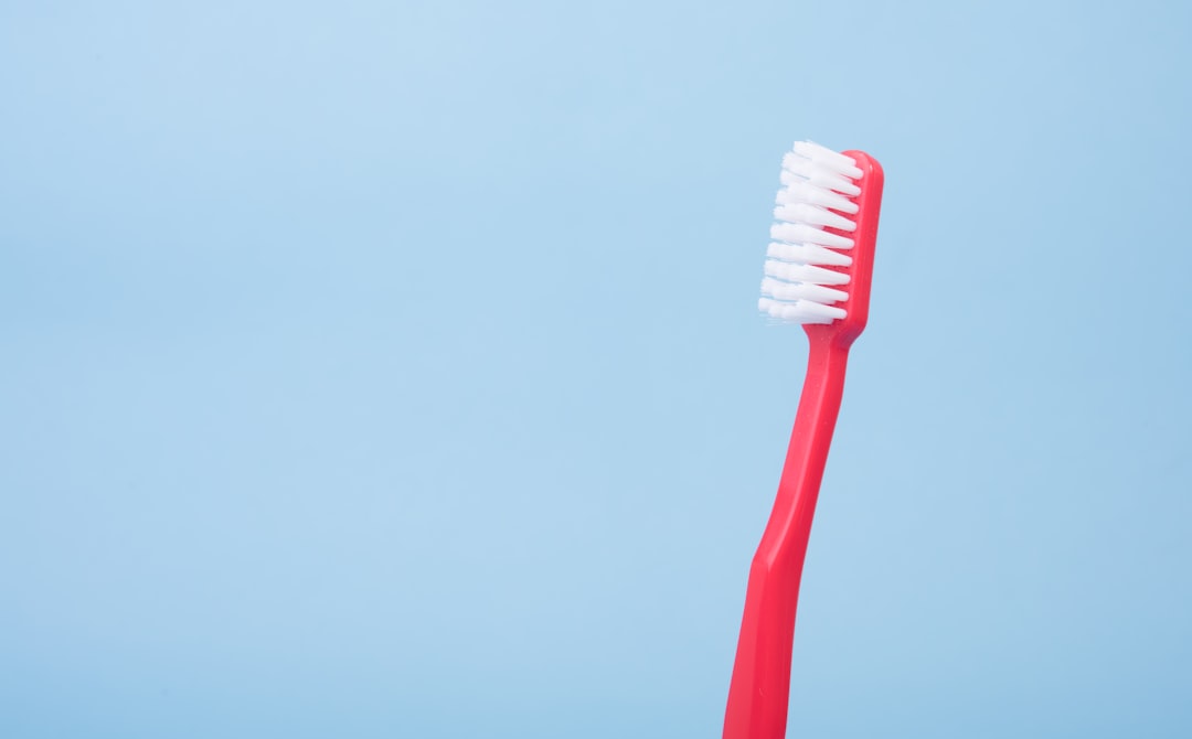 red-toothbrush-7byfi6fpi90
